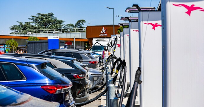 Voitures électriques : ce que dit vraiment la dernière grande étude de l’ADEME sur leur impact