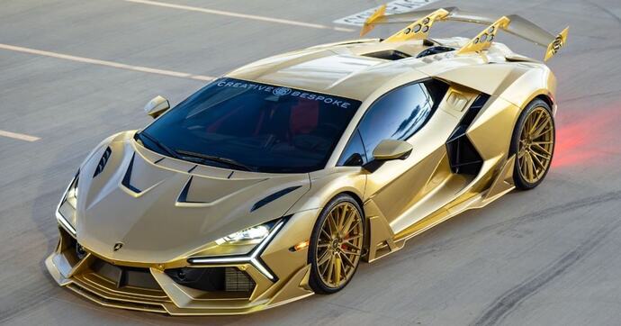 Cette Lamborghini Revuelto dorée avait-elle besoin d’un kit aussi agressif ?