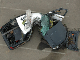 Un policier survit miraculeusement à un terrible crash au volant de sa voiture