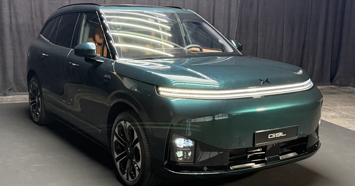 Mondial de l'auto 2026 : il y a vraiment un frigo à l'arrière de l'énorme XPeng G9L et une climatisation de bus