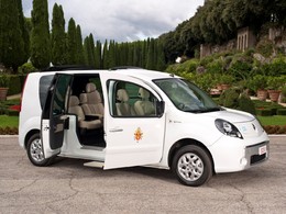 Un véhicule électrique pour le pape. Merci, Renault!