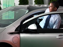 Barack Obama au volant des Chevrolet Volt et Ford Focus électriques