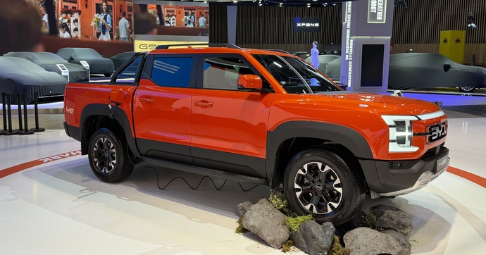 Mondial de l'auto 2026 - L’énorme pick-up BYD Shark hybride rechargeable évite le malus français mais il en prend un autre