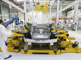 Les raisons du retour de la Rapide en GB : Aston Martin n'en vend pas assez !