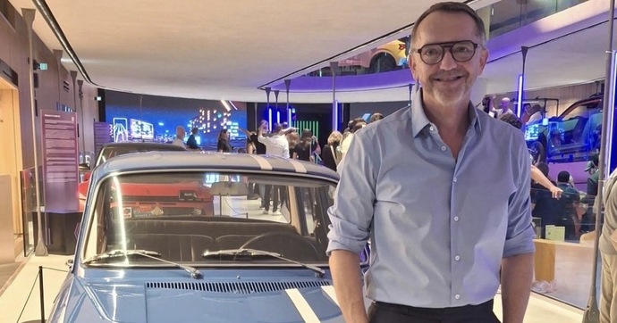 "La nouvelle Twingo électrique ne coûte pas plus cher que la Twingo de 1994", se défend le patron de Renault