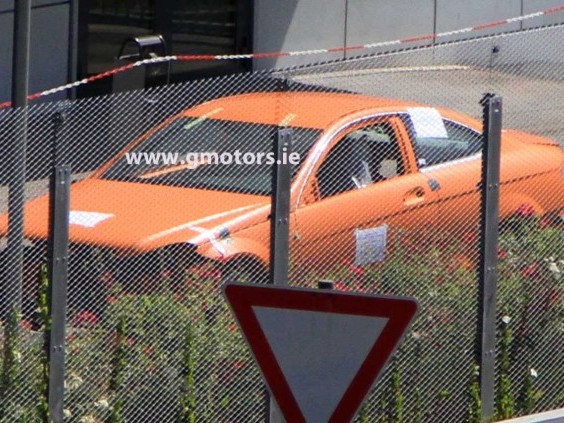 Spyshot : le Mercedes Coupé Classe C passe au crash-test