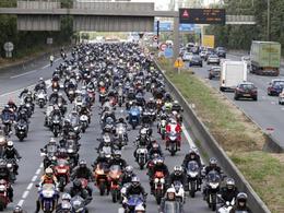 Sécurité routière : une manifestation en masse contre les dernières mesures gouvernementales