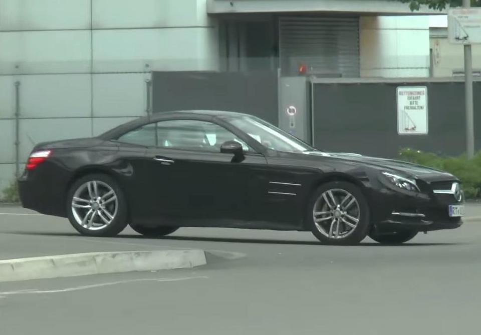 [vidéo] Mercedes prépare le restylage du roadster SL