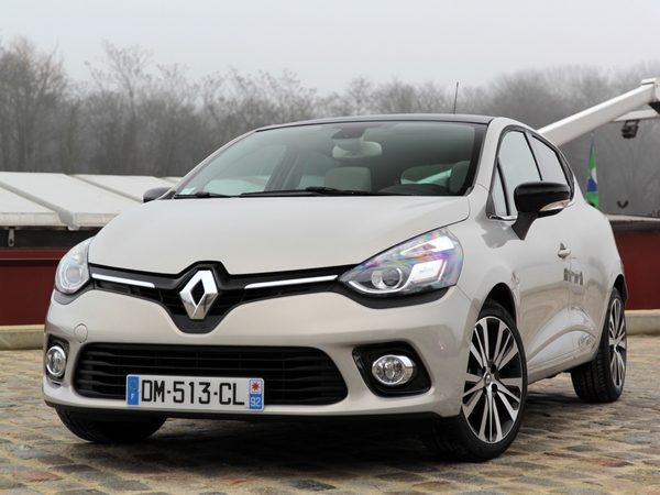 Marché français en mai 2015 : trois Peugeot derrière la Renault Clio