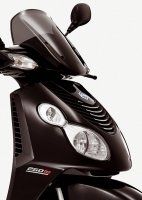 Piaggio Carnaby 250 ie, ça suit la conccurence.