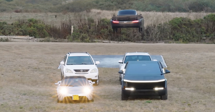 Cette entreprise rappelle avoir montré une voiture volante avant Tesla