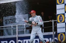 Révolution en F1 : le champion 2009 choisi au nombre de victoires !
