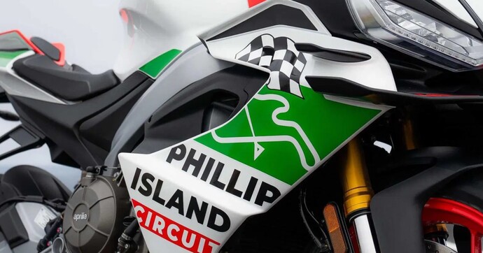 Aprilia dit adieu à Phillip Island avec une RS 660 Tribute de 105 chevaux, numérotée et chargée d'histoire !