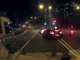 Crash : il percute deux fois une Mercedes neuve en Nissan GT-R d'essai