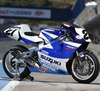 Johann Zarco sur une Suzuki d'usine... à la Sunday Ride Classic.