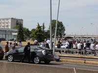 Taxis et chauffeurs Uber : pourquoi ils ne peuvent pas s’entendre (interviews vidéo)