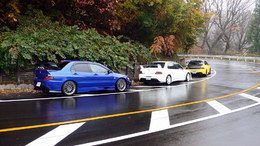 3 Mitsubishi Lancer Evolution dans leur milieu naturel