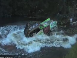 Vanilla Ice fait le grand saut (dans l'eau) avec une Cadillac