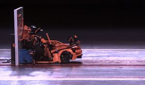 Insolite : un crash-test de Porsche 911 GT3 RS ... en Lego