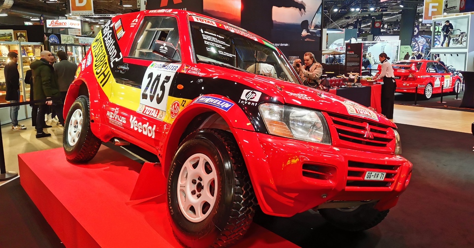 Le stand Mitsubishi en direct du salon Rétromobile 2025 : Jutta Kleinschmidt à l'honneur !