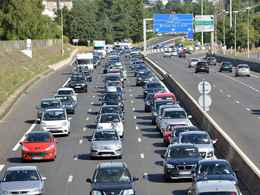 Les Français et les départs en vacances: toujours fidèles à la voiture