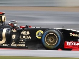Échappements à l’arrière pour Lotus-Renault
