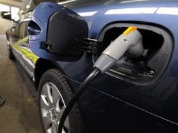 Arnaud Montebourg souhaite préparer la venue de la Renault Zoe avec des bornes de recharge