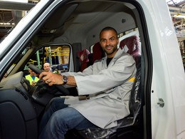 Tony Parker en France pour fêter les 35 ans du Renault Master