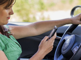 Sécurité: les mauvaises habitudes au volant passées au crible