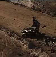 Vidéo - Dakar 2012 : Cyril Desprès pique une tête !