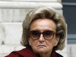 Bernadette Chirac à contresens à Paris