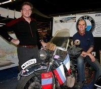 Interview d'Eric Dumas après son périple de 21 000 kms jusqu'au Lac Baïkal à bord de son side-car BMW R12 de 1939.