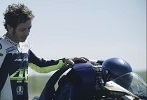 Vidéo - Yamaha: Motobot ? Rossi ça le botte !