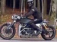 Photo volée: Lotus C-01 sur route