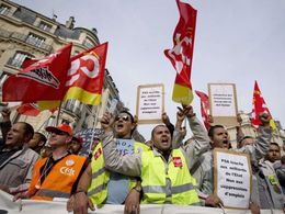 PSA : une centaine de salariés d'Aulnay séquestrent un cadre