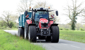 L'été, attention aux tracteurs sur la route
