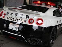 Un Japonais offre une Nissan GT-R à la police locale