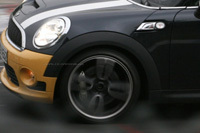 La Mini JCW "Performance kit" se prépare