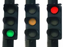 Etude en Belgique : les feux de signalisation mal synchronisés engendrent une hausse significative des rejets polluants