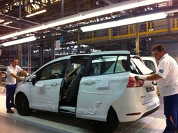 Ford ferme ses usines d'Europe de l'Ouest mais investit en Roumanie