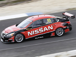(Vidéo) La nouvelle Nissan Altima de V8 Supercars en piste