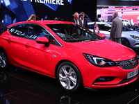 Opel Astra 5 : star en devenir - Vidéo en direct de Francfort 2015