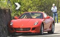 Ferrari F599 GTB Fiorano... dans le mur !