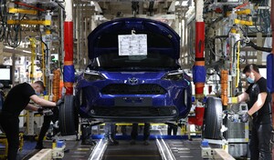 Toyota rattrapé par la pénurie de semi-conducteurs