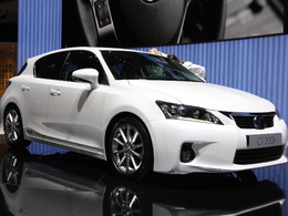Lexus CT 200h hybride / Mondial de Paris 2010 : la brochure officielle déjà en ligne