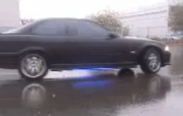 Fallait pas drifter avec les néons allumés...
