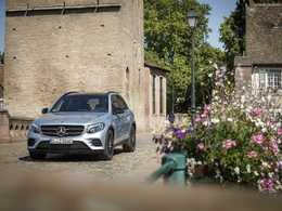 Mercedes dépasse Audi dans le premium et se rapproche de BMW