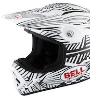 Look à l’américaine pour le Bell Moto 8 K Manic.