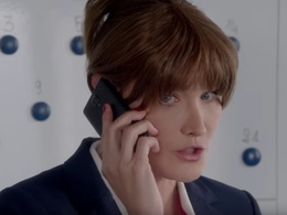 Spot pub - Carla Bruni jette un flou artistique sur l’image de Ford