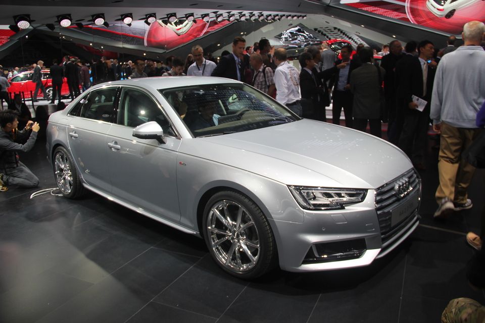 Audi A4 : bonheur intérieur - Vidéo en direct du salon de Francfort 2015